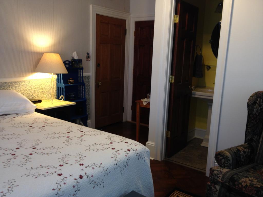 Red Lion Bed & Breakfast Exterior photo