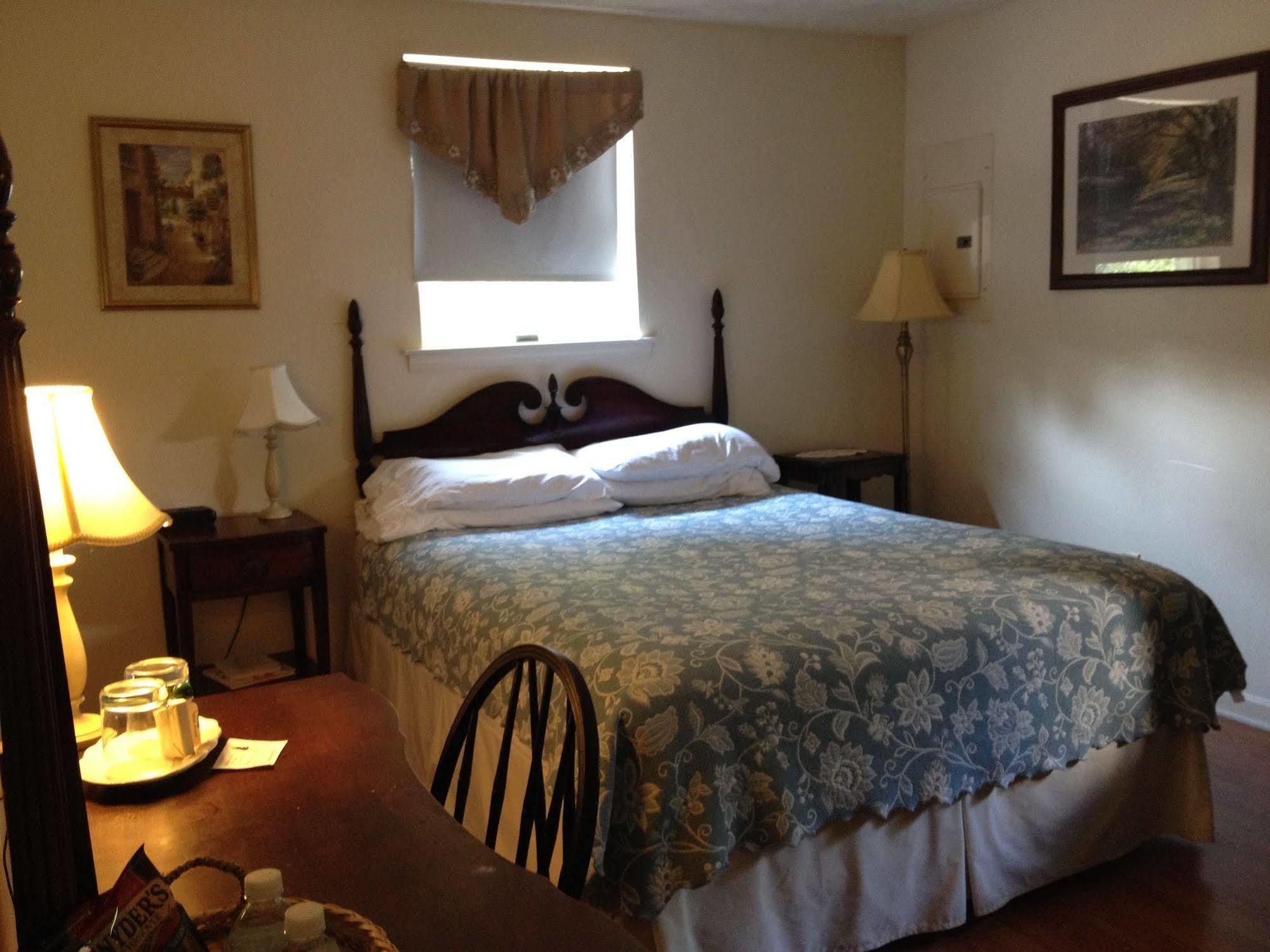 Red Lion Bed & Breakfast Exterior photo