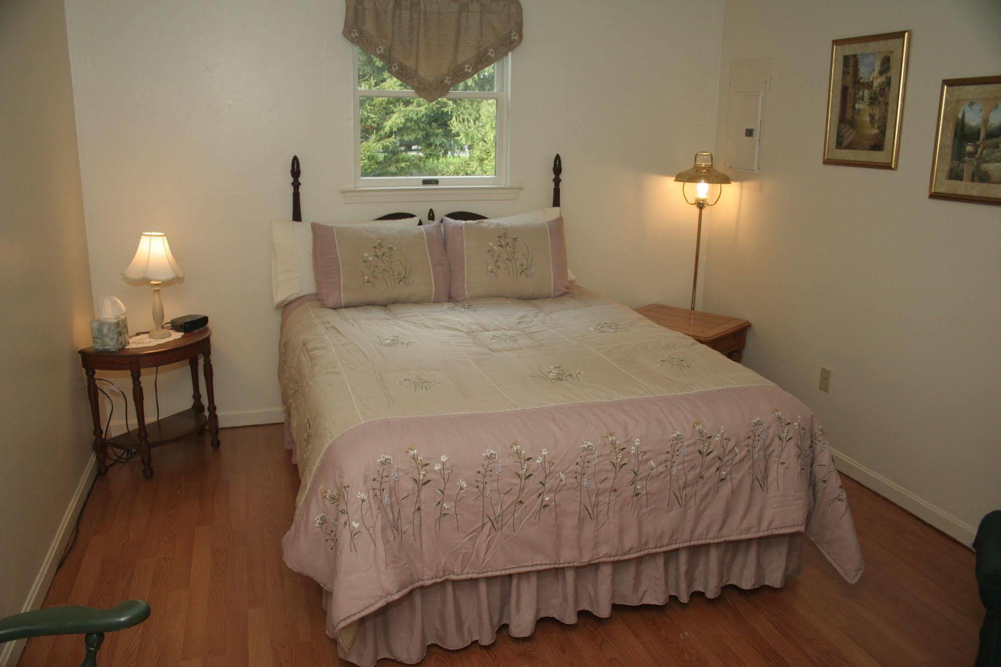 Red Lion Bed & Breakfast Exterior photo